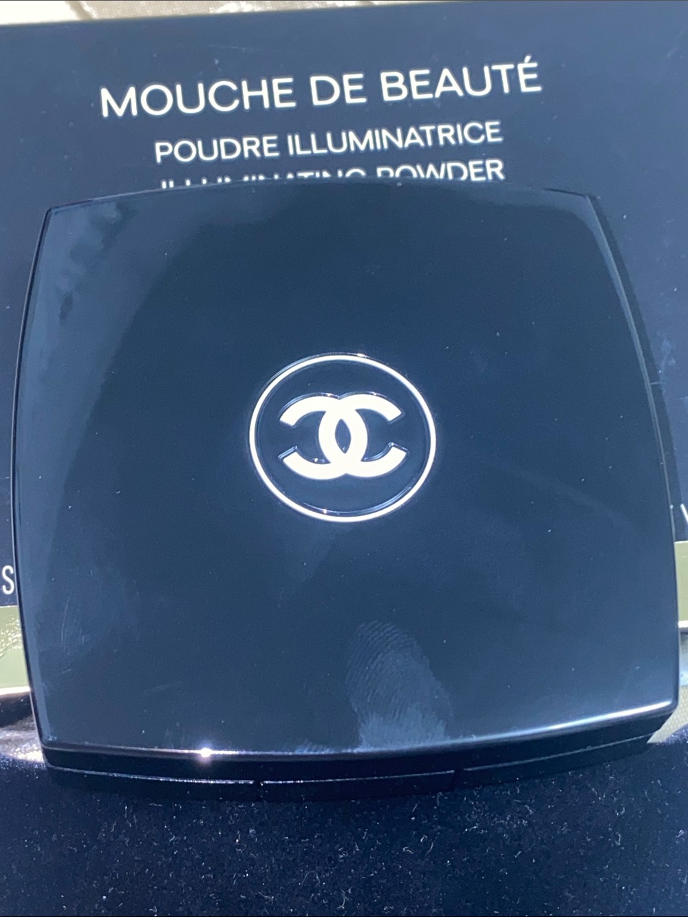 CHANEL exclusive edition New Illuminating Powder Compact - Golden Beige Glow - Picture 4 of 8